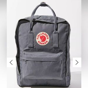 *comes with gift* Fjallraven Classic Kånken Backpack